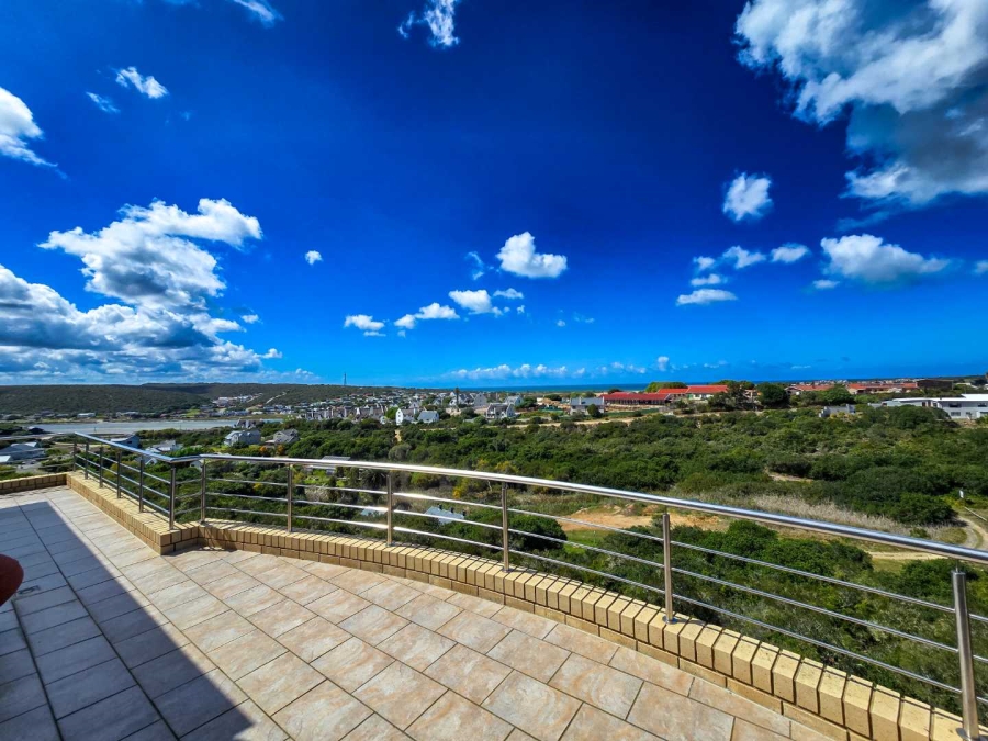 4 Bedroom Property for Sale in Stilbaai Wes Western Cape